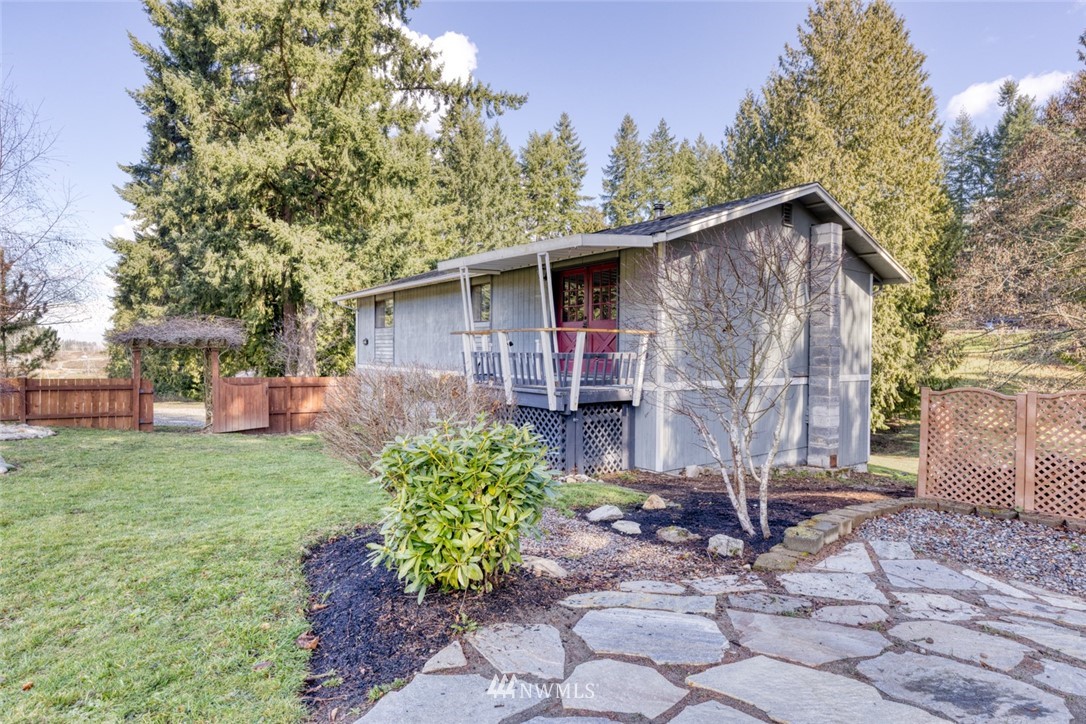 17517 48th Street East Lake Tapps, WA 98391 - Photo 32 of 36 a backyard of a house with lots of green space