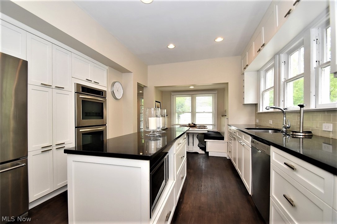 2869 Scarborough Road Cleveland, OH 44118 - Photo 7 of 25 Gallery Image 7