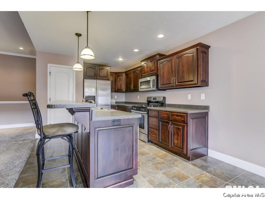 2910 Cronin Drive Springfield, IL 62711 - Photo 11 of 36