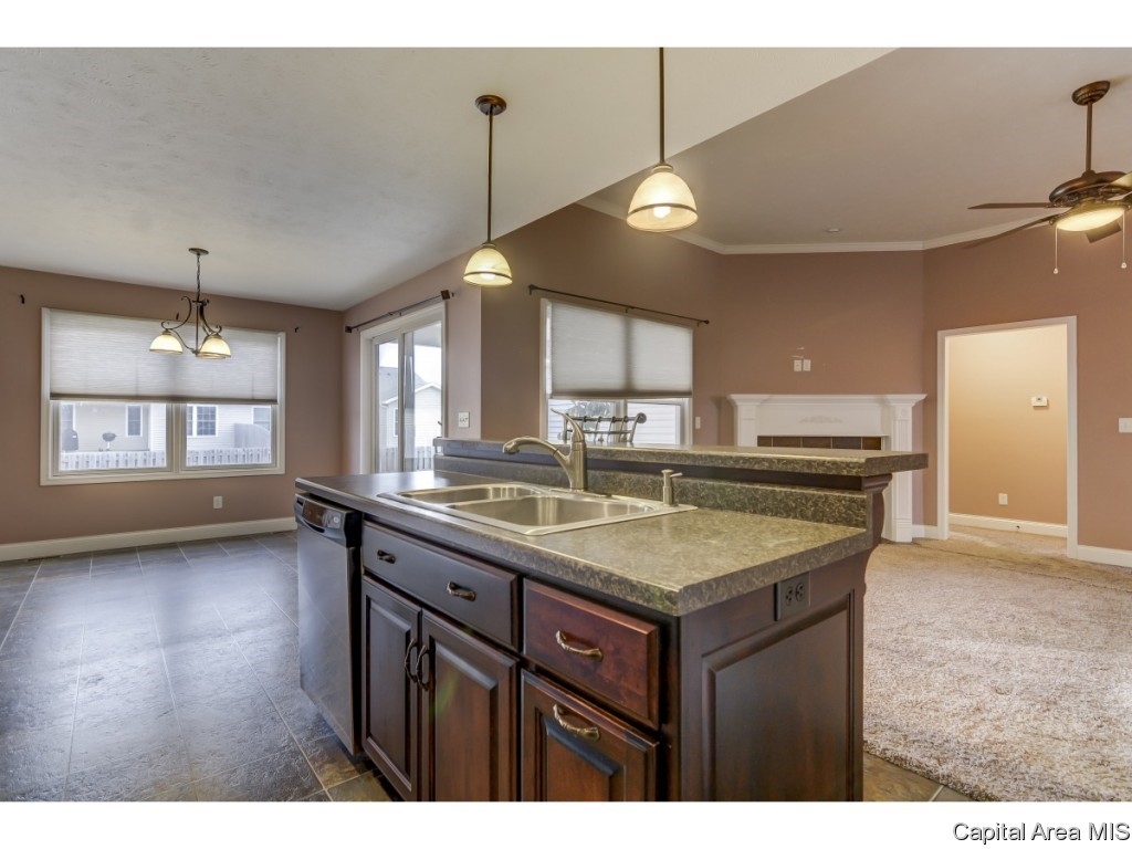 2910 Cronin Drive Springfield, IL 62711 - Photo 12 of 36