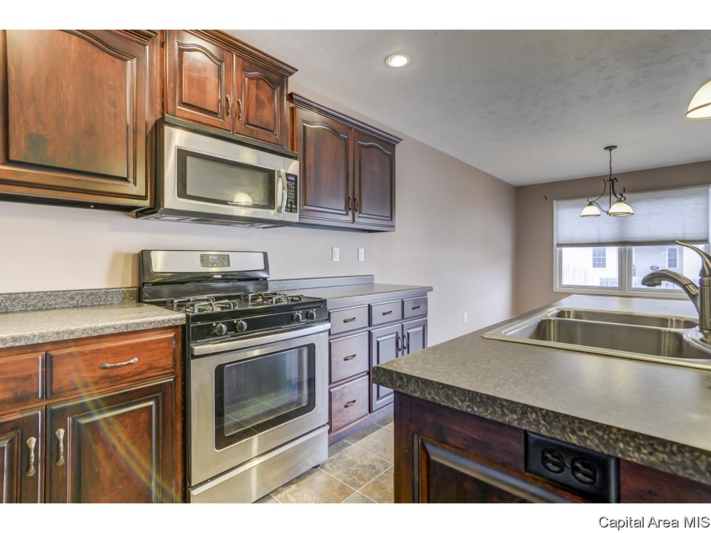 2910 Cronin Drive Springfield, IL 62711 - Photo 13 of 36