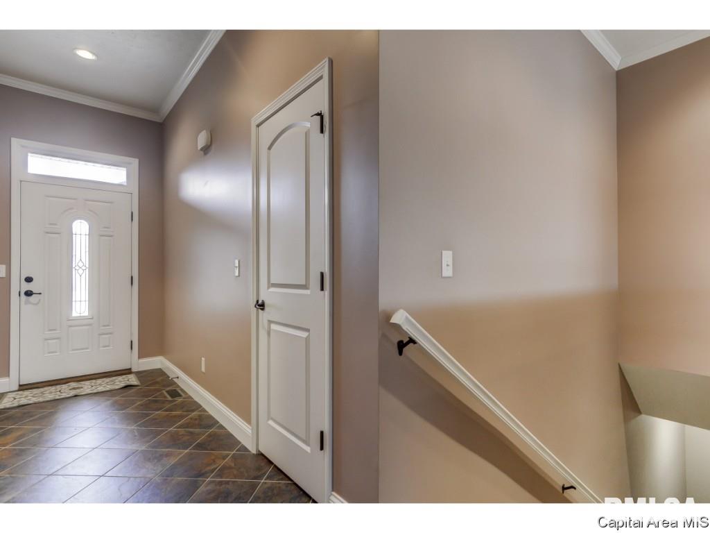 2910 Cronin Drive Springfield, IL 62711 - Photo 2 of 36