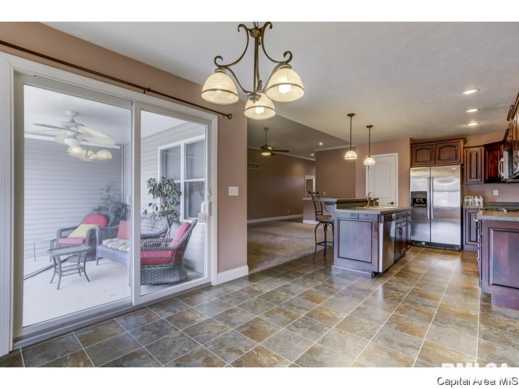 2910 Cronin Drive Springfield, IL 62711 - Photo 8 of 36