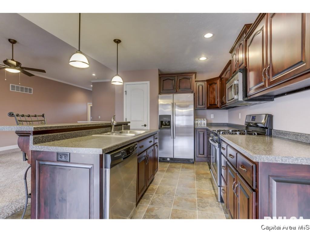 2910 Cronin Drive Springfield, IL 62711 - Photo 10 of 36