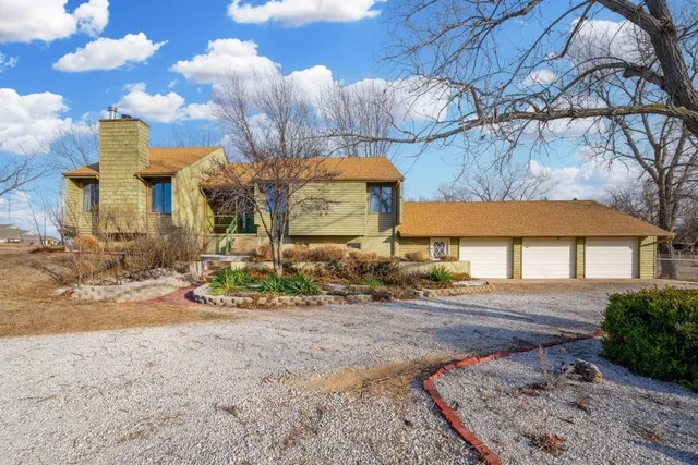 $244,000 | 501 West 33rd Avenue, Winfield, KS 67156