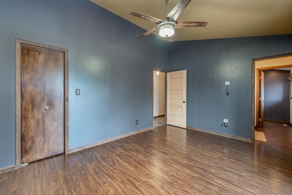 501 West 33rd Avenue Winfield, KS 67156 - Photo 11 of 33