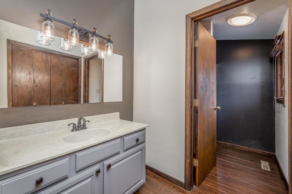 501 West 33rd Avenue Winfield, KS 67156 - Photo 12 of 33