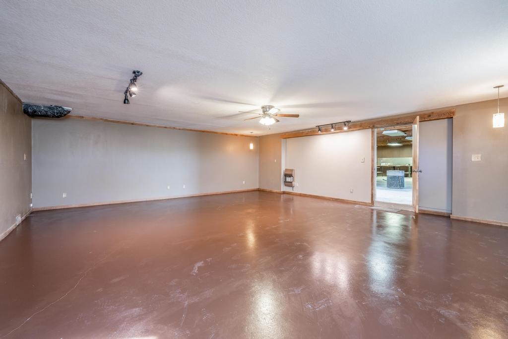 501 West 33rd Avenue Winfield, KS 67156 - Photo 18 of 33