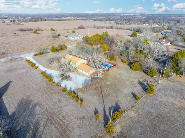 $244,000 | 501 West 33rd Avenue, Winfield, KS 67156