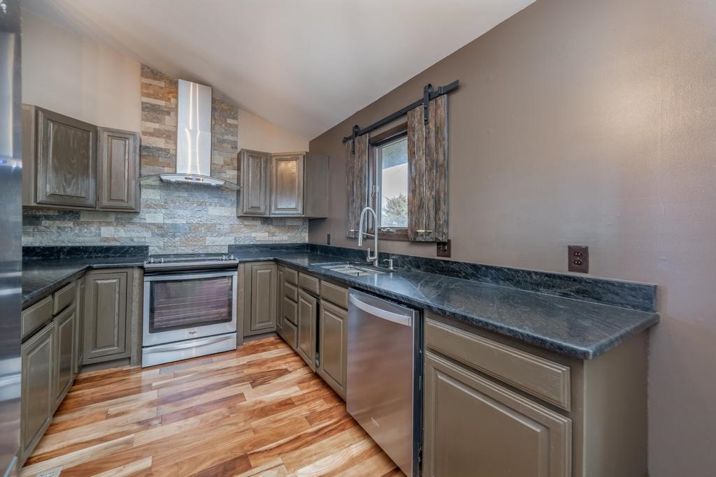 501 West 33rd Avenue Winfield, KS 67156 - Photo 7 of 33