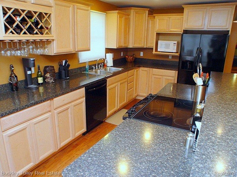 7027 Hartland Road Fenton, MI 48430 - Photo 7 of 18 Appliances Stay.jpg