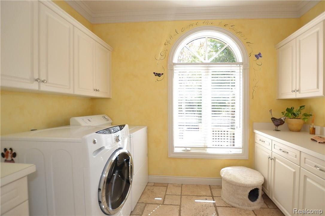 5156 Stonehenge Drive Rochester, MI 48306 - Photo 16 of 38 1st Floor Laundry