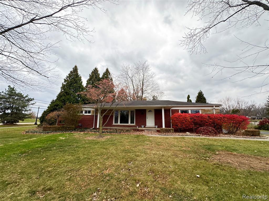 27911 Bayberry Road Farmington Hills, MI 48331 - Photo 1 of 16