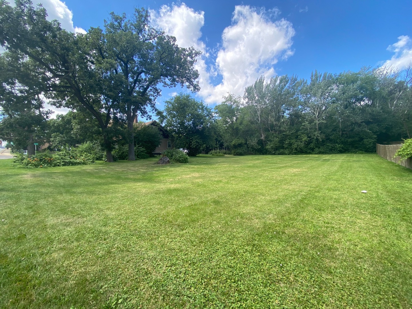 624 St Charles Road Glen Ellyn, IL 60137 - Photo 4 of 5 a view of a green yard