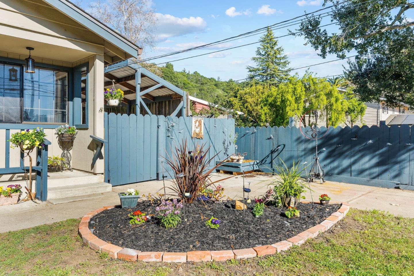 276 Hames Road Watsonville, CA 95076 - Photo 6 of 43 a view of a couches in patio