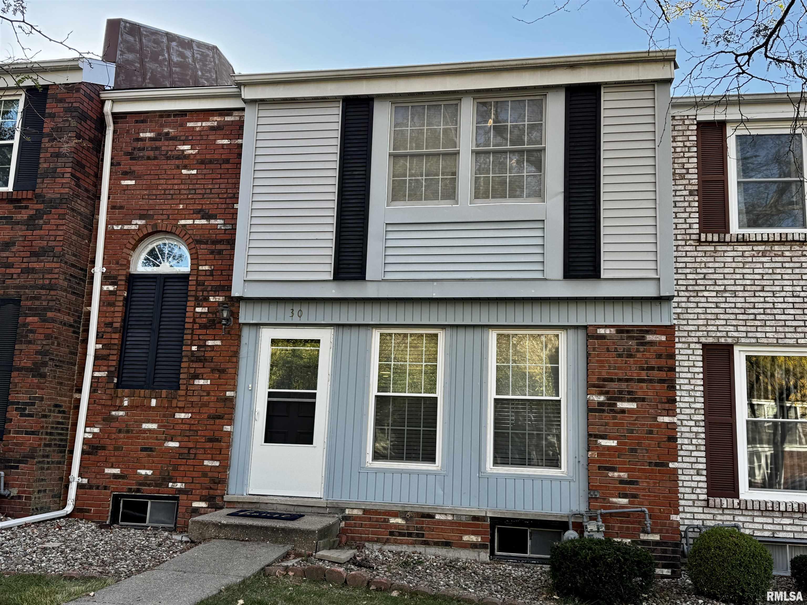 30 South Yorktown Road Macomb, IL 61455 - Photo 1 of 19 Gallery Image 1