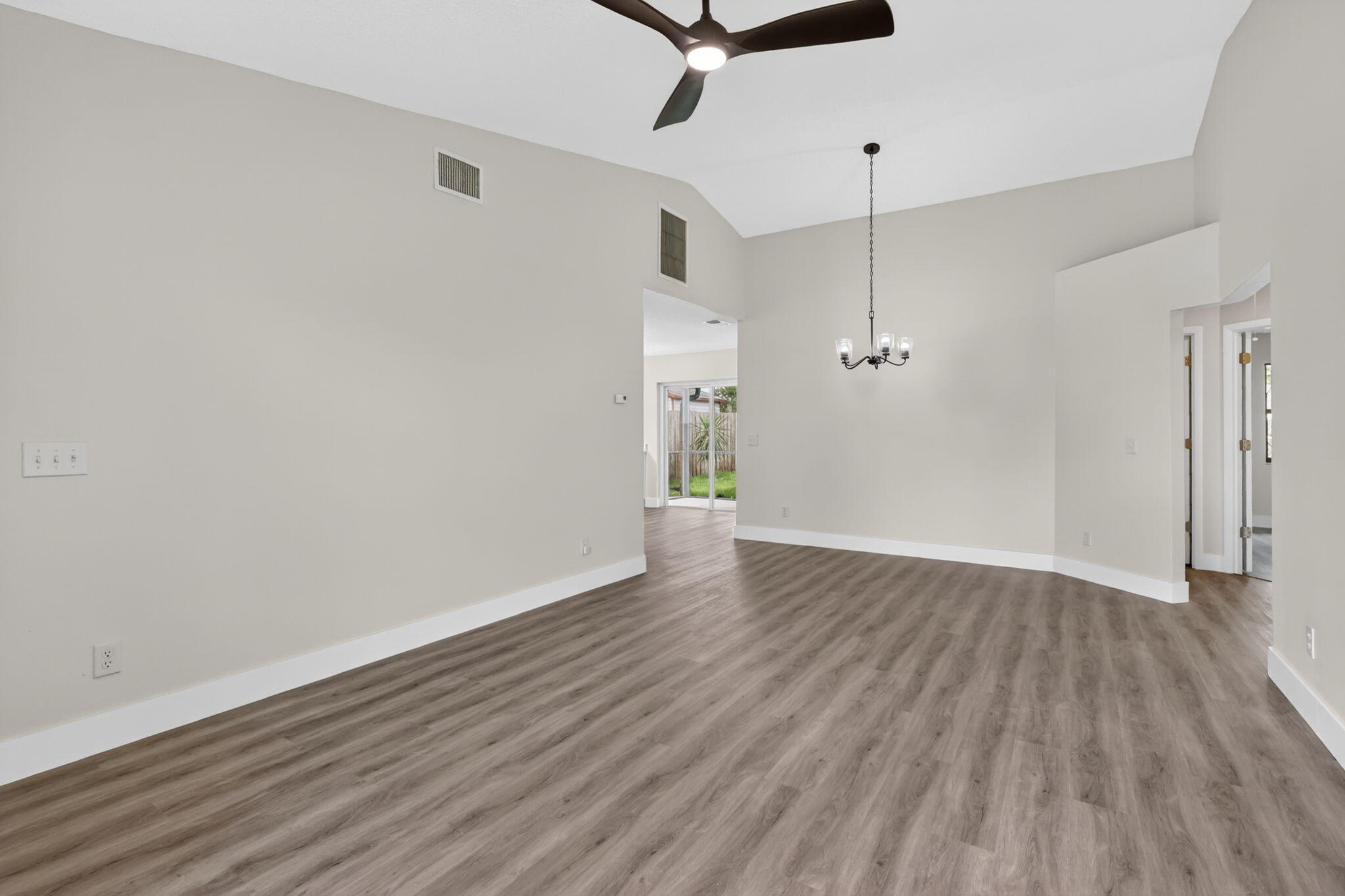 5868 Southeast Collins Avenue Stuart, FL 34997 - Photo 7 of 32 8-web-or-mls-5P1A1978