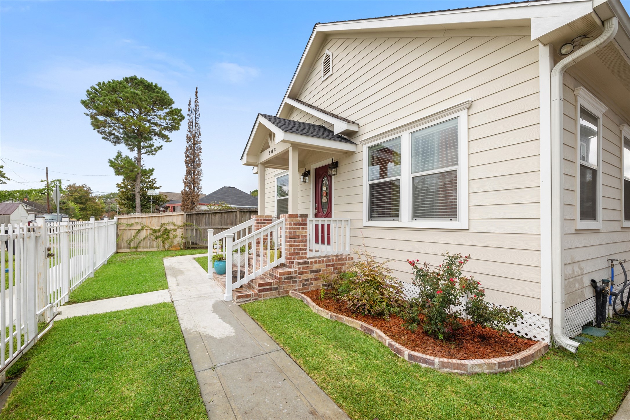 608 Jewett Street Houston, TX 77009 - Photo 2 of 23 a front view of a house with a yard