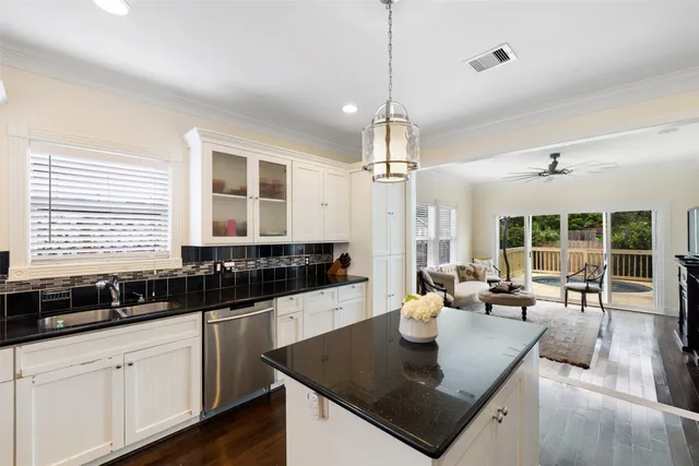 $499,000 | 608 Jewett Street, Houston, TX 77009