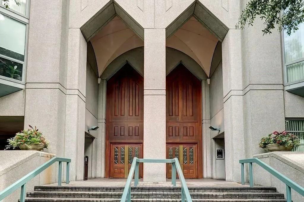 2870 Pharr Ct S Northwest, Unit 1902 Atlanta, GA 30305 - Photo 3 of 40