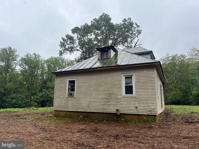 a view of a house with a yard and garage
