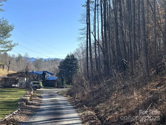a view of a entrance gate of the house