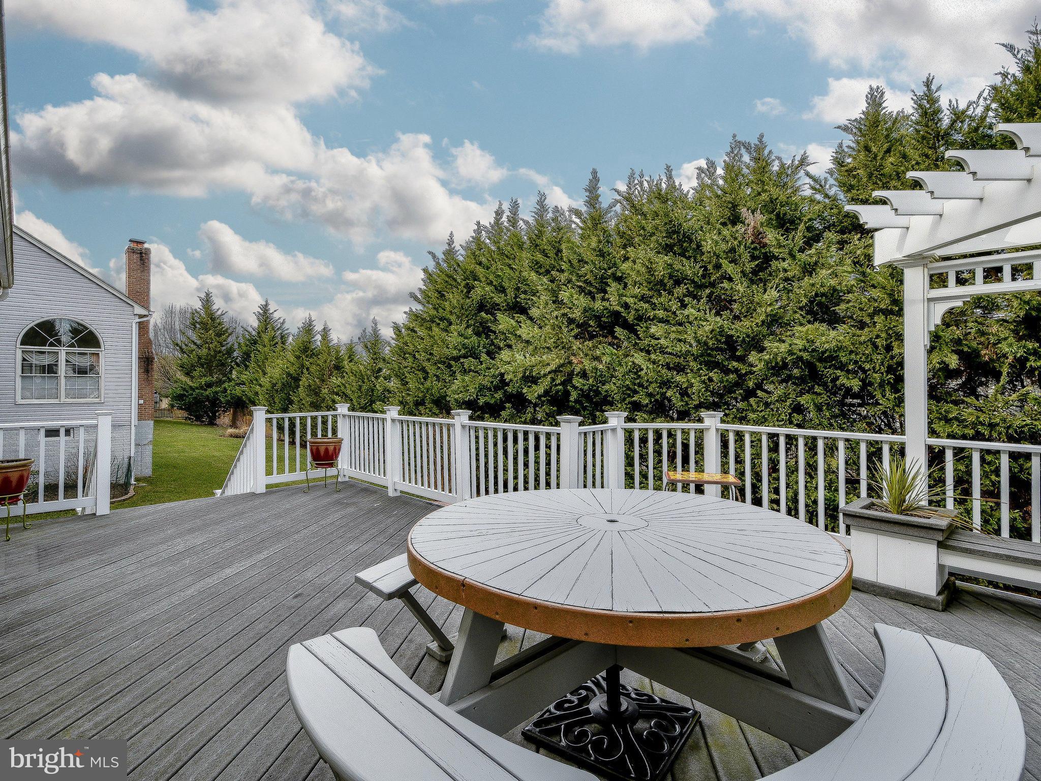 18312 Wickham Road Olney, MD 20832 - Photo 27 of 30 Deck