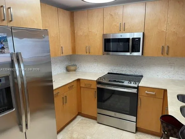 $3,100 | 10 Aragon Avenue, Unit 1113, Coral Gables, FL 33134