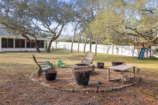 a view of house with backyard