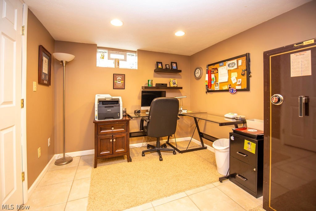 569 Lansing Road Akron, OH 44312 - Photo 17 of 27 Basement office space