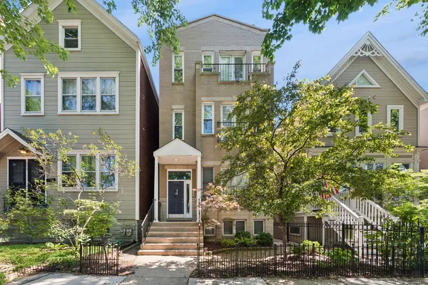 $4,200 | 1535 West Oakdale Avenue, Unit 2, Chicago, IL 60657