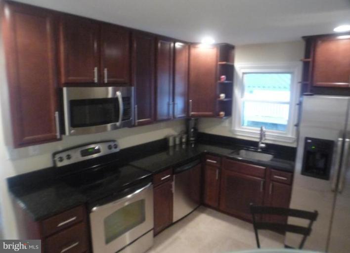 503 Shamrock Lane Pikesville, MD 21208 - Photo 9 of 21 Kitchen/Dining Room