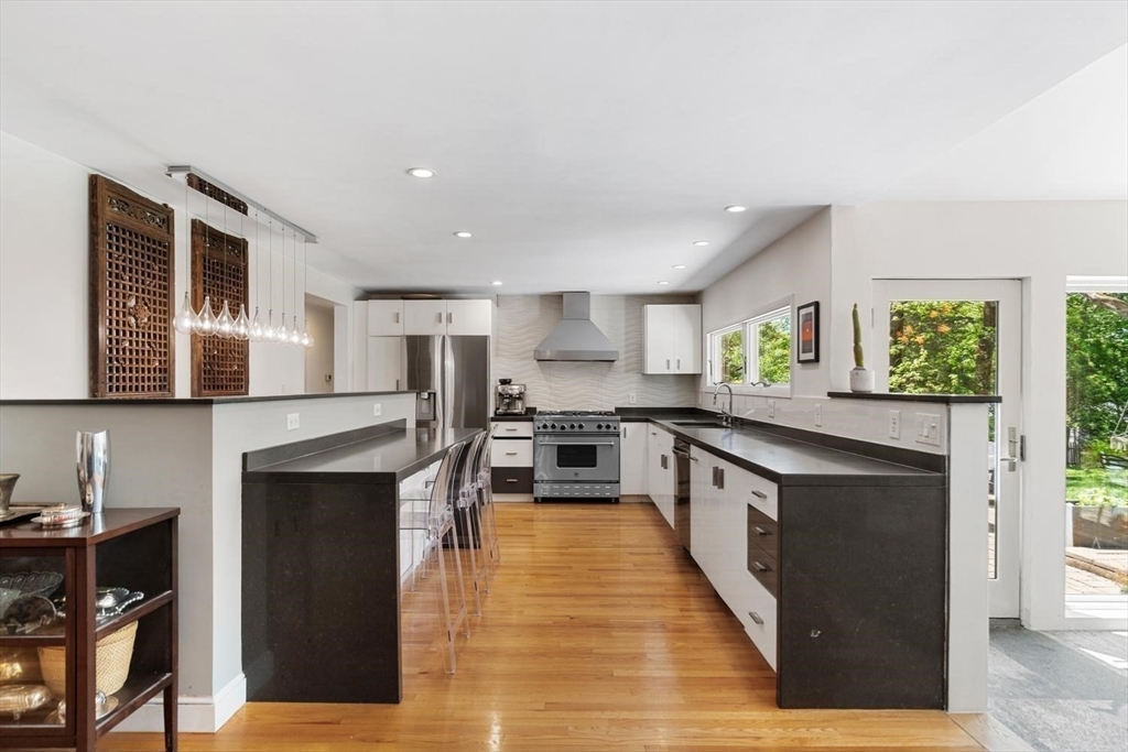 44 Windemere Road Wellesley, MA 02481 - Photo 6 of 27