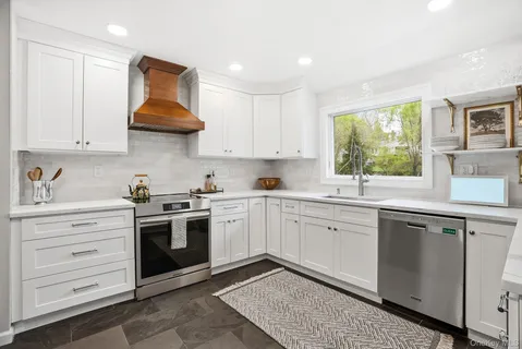 $1,299,000 | 14 Garey Drive, Chappaqua, NY 10514
