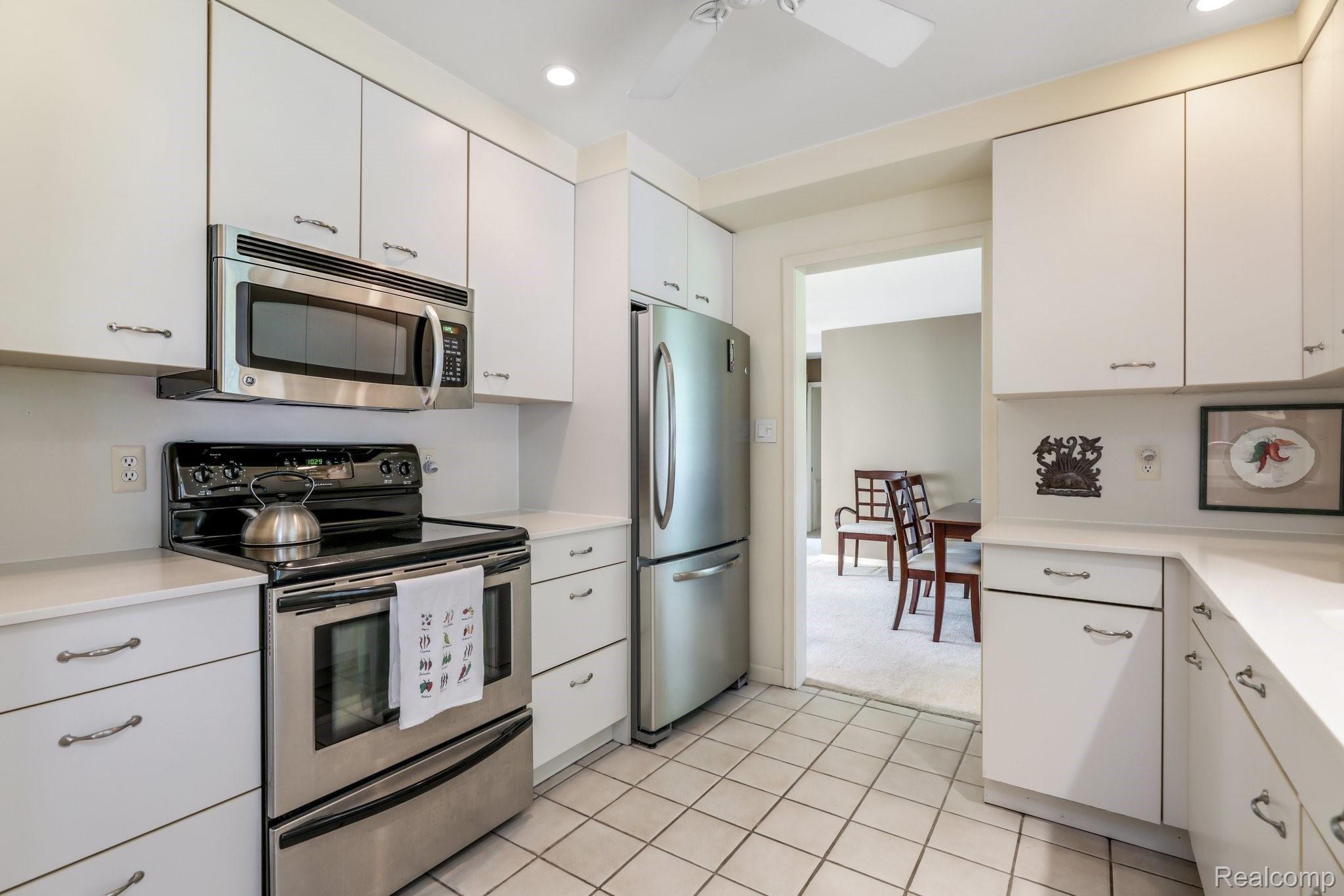 1739 Seever Circle Rochester, MI 48309 - Photo 12 of 34 21-web-or-mls-1739 Seever Circle Rochester Hills0021.jpg