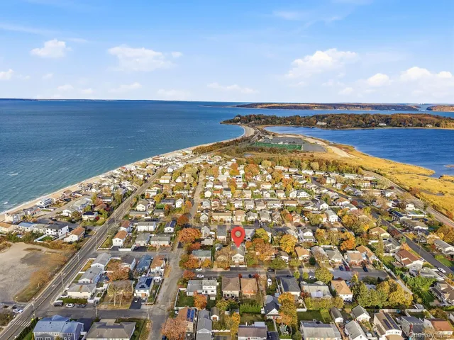 a view of entryway and a street