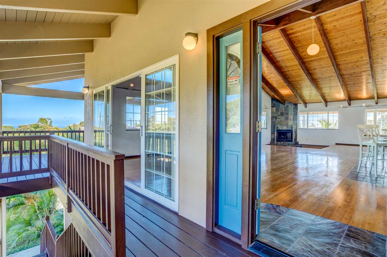 238 South Holokai Road Haiku, HI 96708 - Photo 7 of 28 a view of a balcony