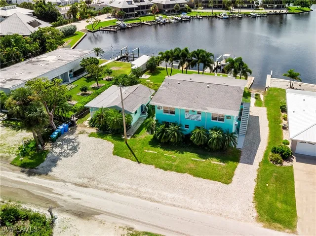 an aerial view of a house with outdoor space and lake view