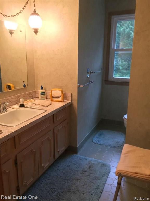 33789 Hunters Pointe Road Farmington Hills, MI 48331 - Photo 17 of 22
