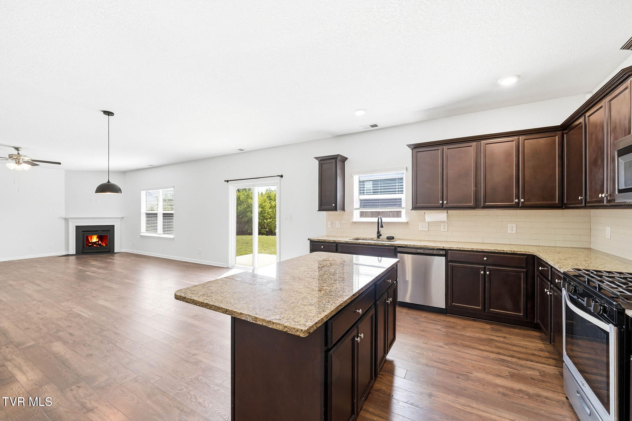 1129 Raccoon Lane Piney Flats, TN 37686 - Photo 11 of 41 5-web-or-mls-1129 Raccoon Ln-13
