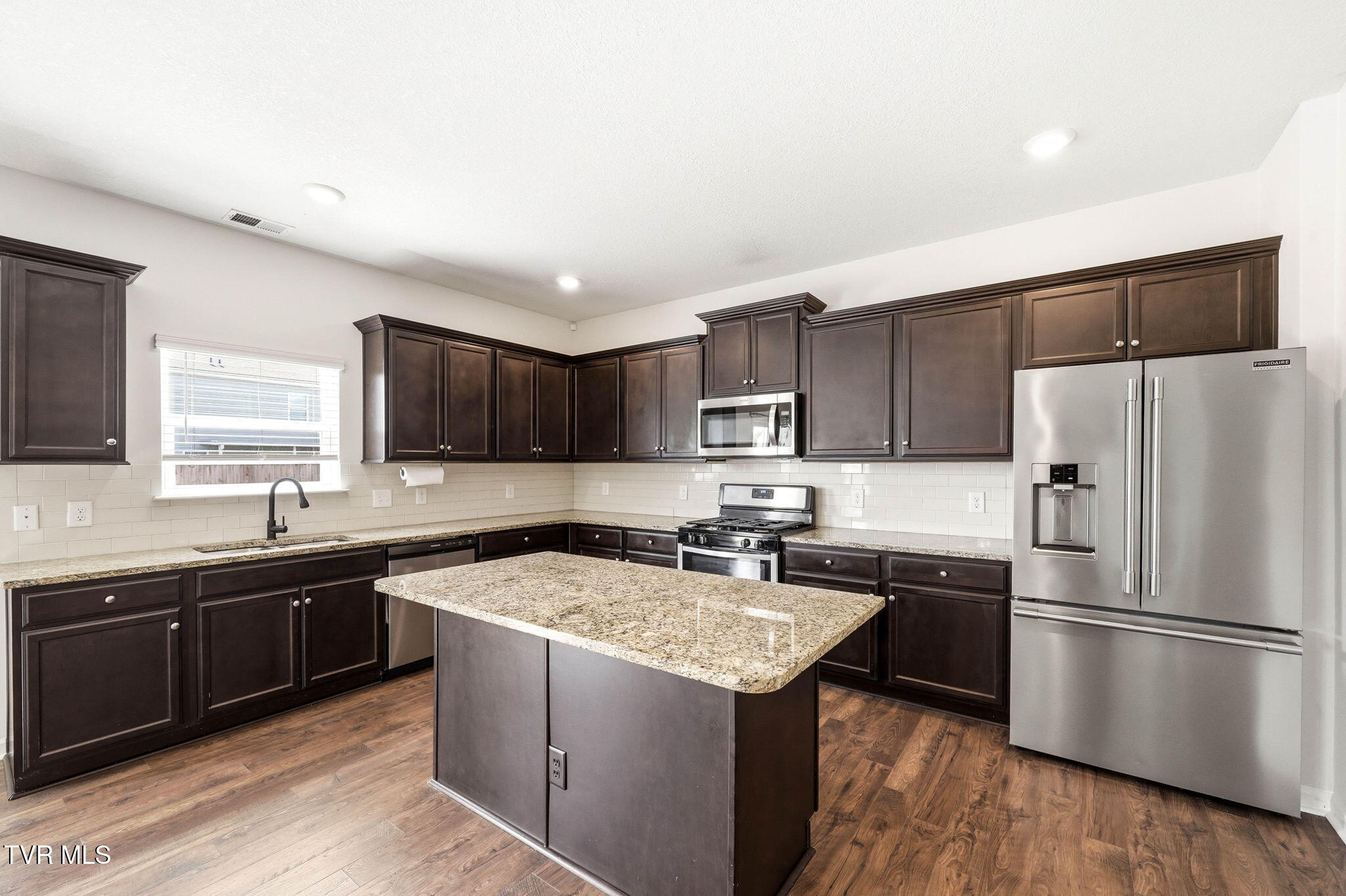 1129 Raccoon Lane Piney Flats, TN 37686 - Photo 13 of 41 4-web-or-mls-1129 Raccoon Ln-12