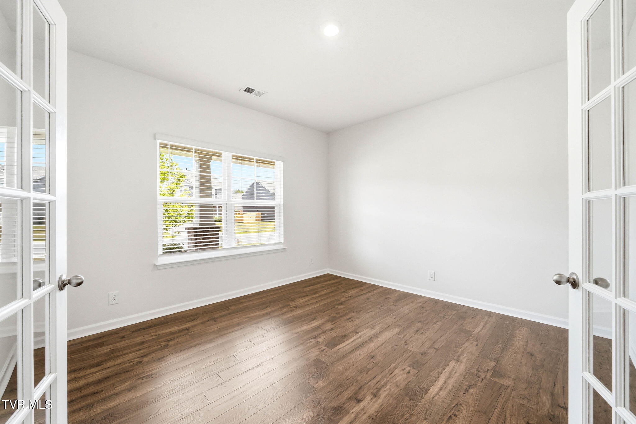 1129 Raccoon Lane Piney Flats, TN 37686 - Photo 5 of 41 43-web-or-mls-1129 Raccoon Ln-5