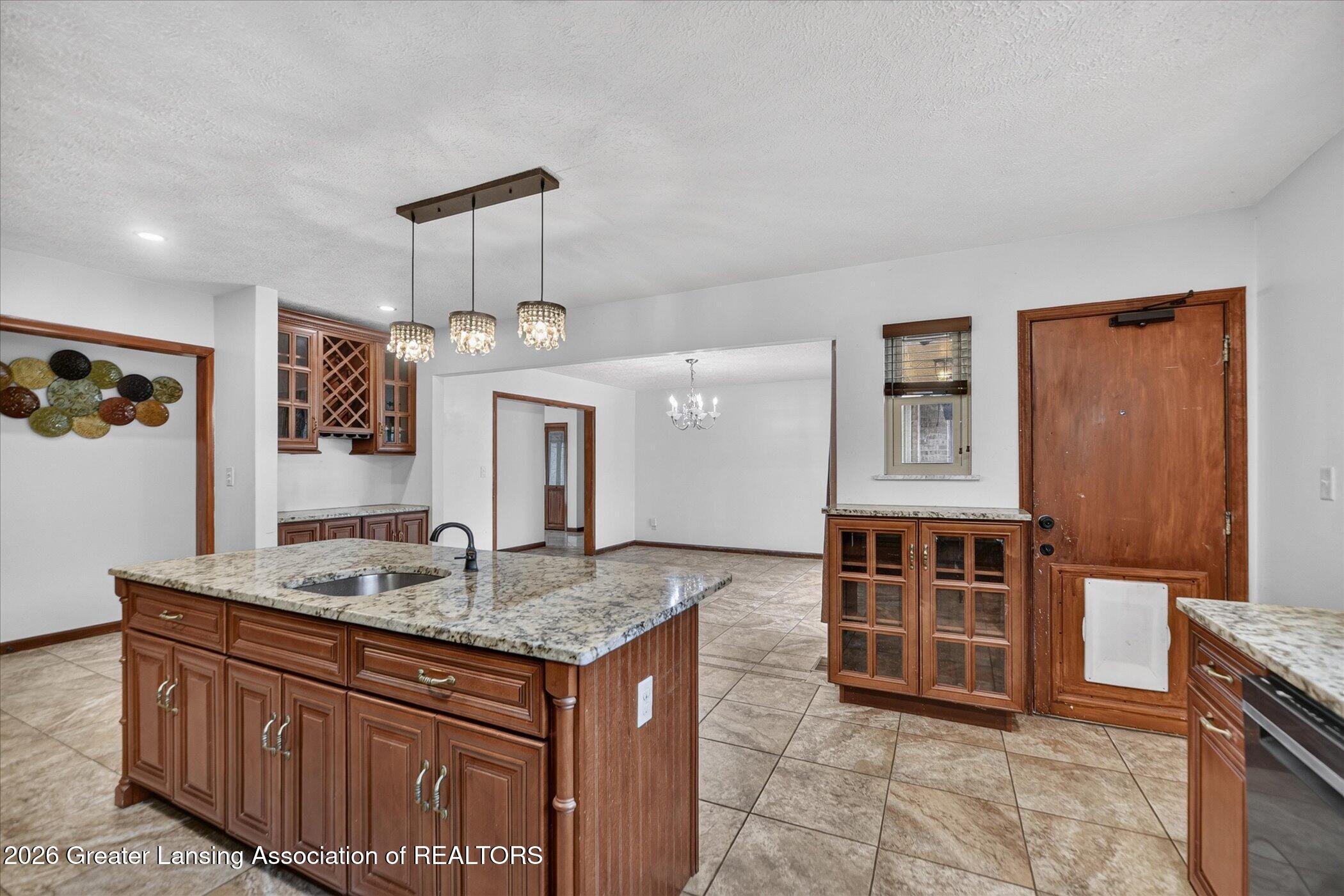 2915 North Cambridge Road Lansing, MI 48911 - Photo 11 of 36 10