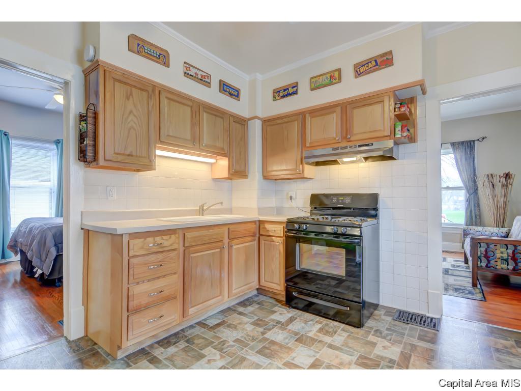 2014 North 16th Street Springfield, IL 62702 - Photo 9 of 28