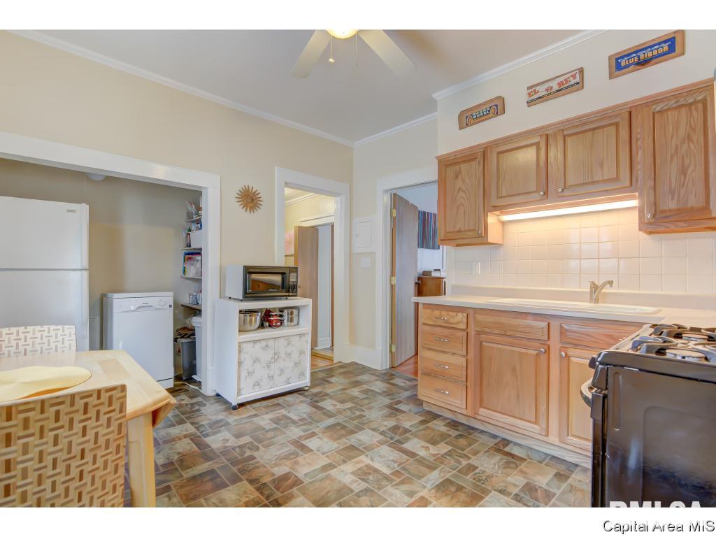 2014 North 16th Street Springfield, IL 62702 - Photo 10 of 28