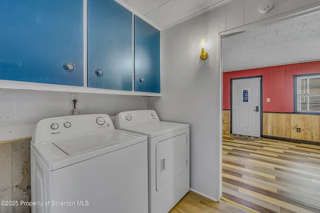 a view of utility room