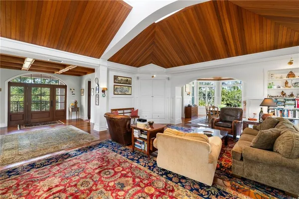 $4,695,000 | 16475 Captiva Drive, Captiva, FL 33924