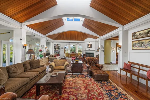 $4,695,000 | 16475 Captiva Drive, Captiva, FL 33924