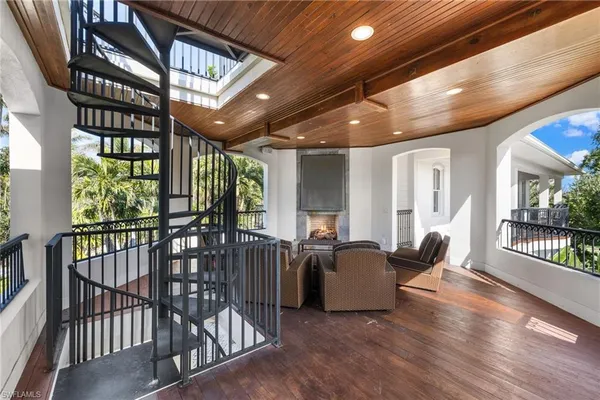 $4,695,000 | 16475 Captiva Drive, Captiva, FL 33924