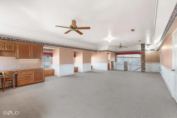 a big room with closet